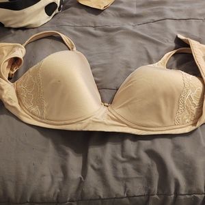 A Bali bra a couple of stains bought it from the Facebook marketplace